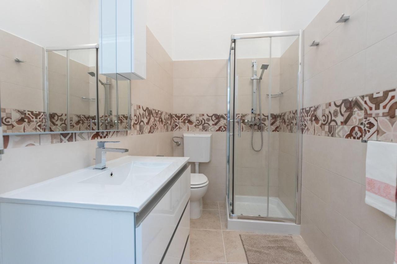 Drooms. Felline Екстериор снимка